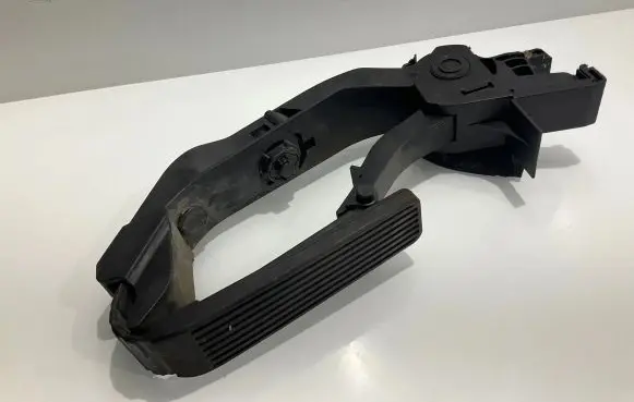 Mercedes-Benz E W211 Accelerator throttle pedal A2113000604 2113000604