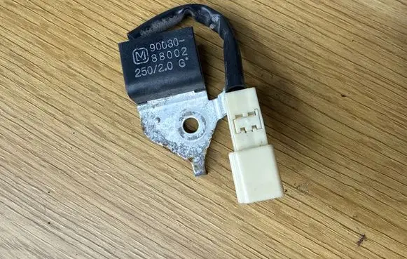Toyota Avensis T250 Sensor 9008088002