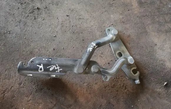 Ford Fiesta Engine bonnet/hood hinges 8A6116800AD