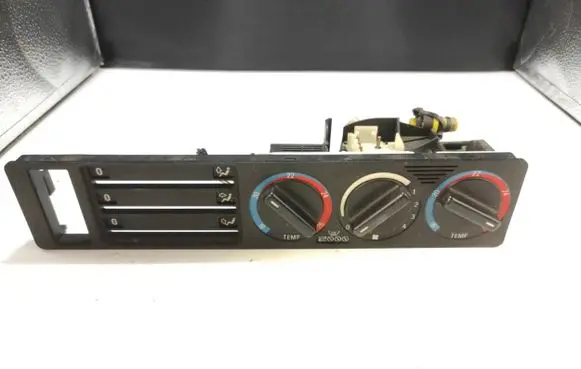BMW 5 E34 Climate control unit 13842900