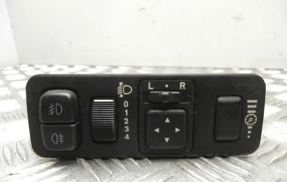Mitsubishi Carisma Electric window control switch MR740608 T7178