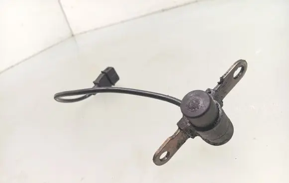 Volvo S40, V40 Camshaft speed sensor 7700110571