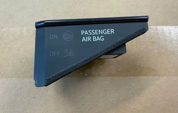 Passenger airbag on/off switch