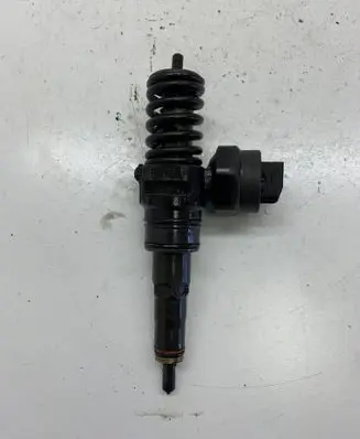 Volkswagen PASSAT B5 Fuel injector 038130073F 0414720007