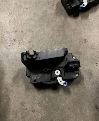 Renault Trafic II (X83) Rear door lock 8200282303 93851809