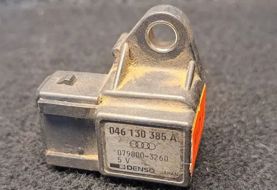 Audi A6 S6 C5 4B Air pressure sensor 046130385A