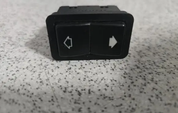 BMW 5 E39 Electric window control switch 8368974