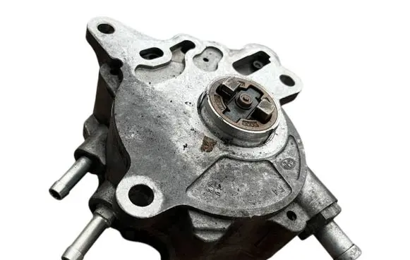 Volkswagen Golf V Vacuum pump 03G145209