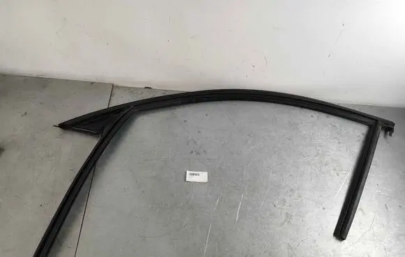 Volvo C40 Rubber seal front door window/glass 32378436 32274528