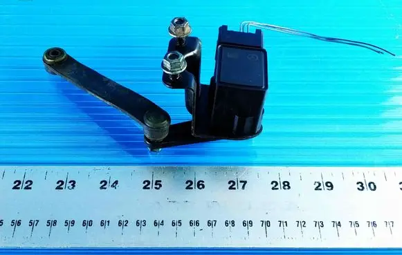 Mercedes-Benz E W211 Front height sensor lever A0105427717