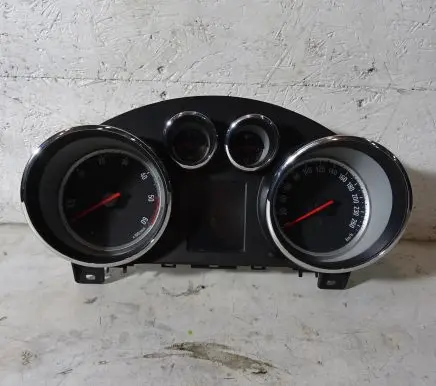 Opel Zafira C Speedometer (instrument cluster) 13460582