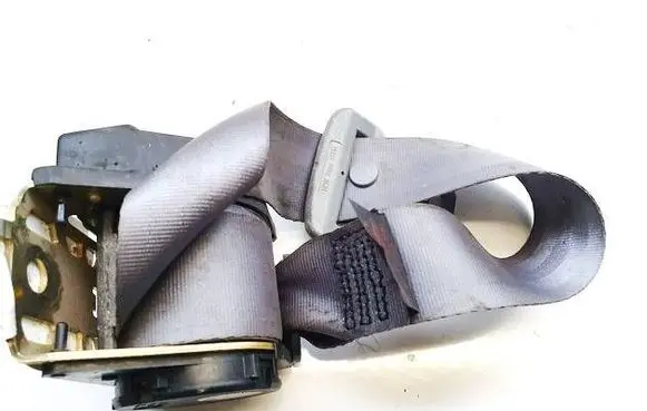 Middle seatbelt (rear)