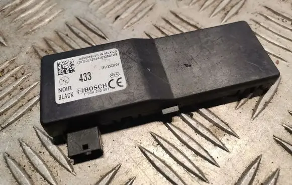 Opel Insignia A Door central lock control unit/module 13503204