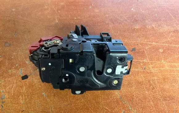Audi A2 Rear door lock 8Z0839015A