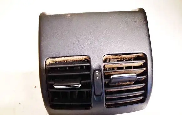 Mercedes-Benz C AMG W204 Dash center air vent grill a2048300954