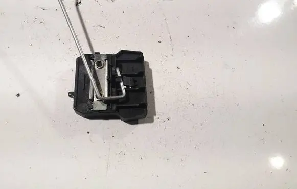 Opel Zafira A Seat back rest lock catch 24420228
