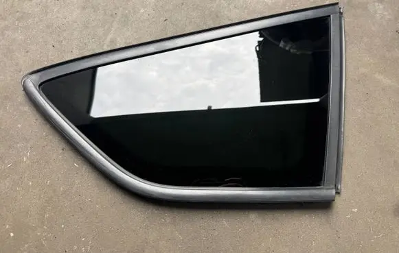 Ford Kuga II Rear side window 