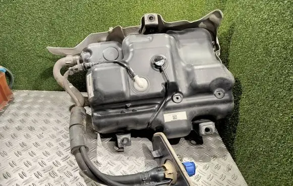 Renault Master III AdBlue liquid reservoir 172A22038R X82622805193253 748902871R