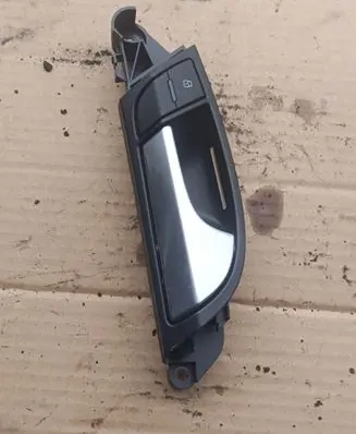 Audi Q7 4L Front door interior handle 4L0837020