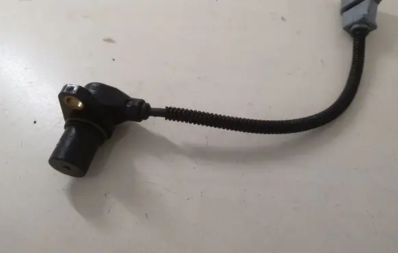 Volkswagen PASSAT B6 Crankshaft position sensor 06A906433K