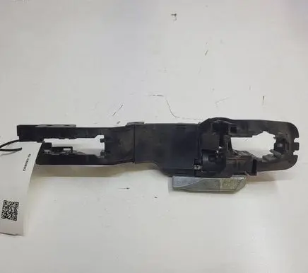 Nissan Leaf I (ZE0) Front door exterior handle/bracket