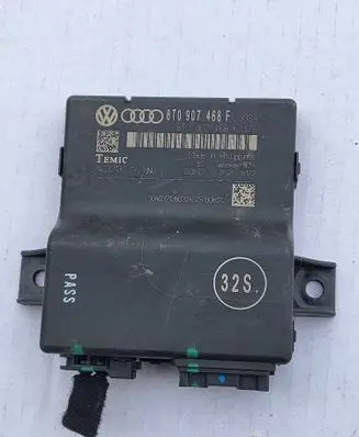 Audi A5 8T 8F Gateway control module 8T0907468F 403213
