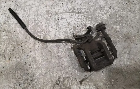 Opel Mokka X Rear brake caliper