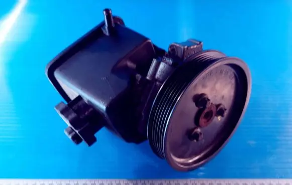 Mercedes-Benz C AMG W203 Power steering pump A6112300115