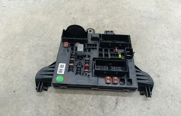 Opel Insignia A Fuse box set 1327731801
