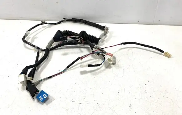 Toyota Avensis T270 Front door wiring loom 8215105730 03864