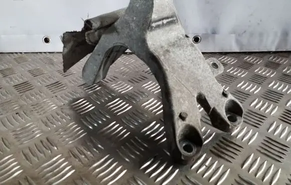 Audi A6 C7 Engine mounting bracket 8K0199308EE