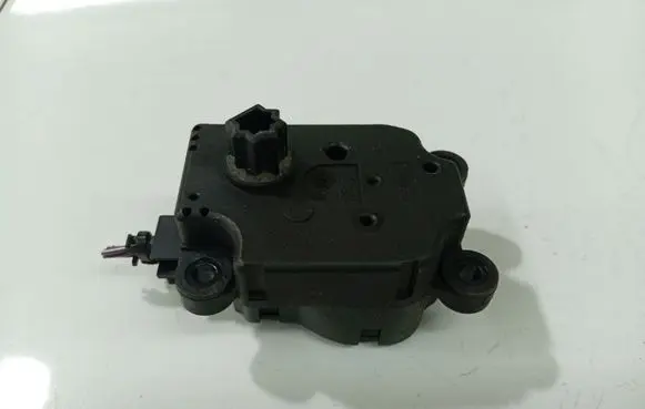 Citroen C5 Air flap motor/actuator 4PUH19E616AB
