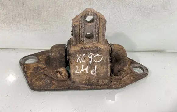 Volvo XC90 Engine mount bracket 30748811