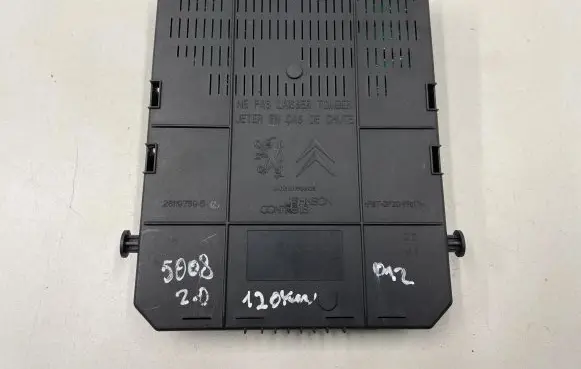 Peugeot 5008 Fuse module 281164872