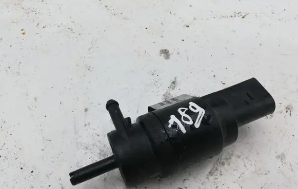 BMW X3 E83 Windscreen/windshield washer pump 8TW00684804