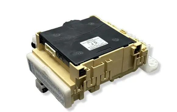 Toyota Auris E180 Fuse module 8922102330