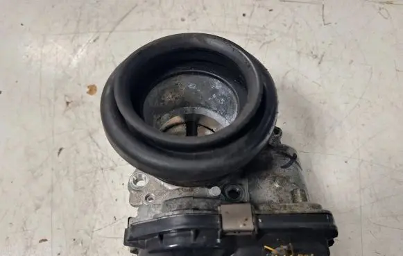 Toyota Yaris Throttle body valve 22030-0Q040