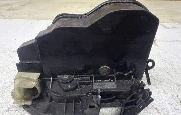 BMW 7 E65 E66 Coupe door lock (next to the handle) A053702