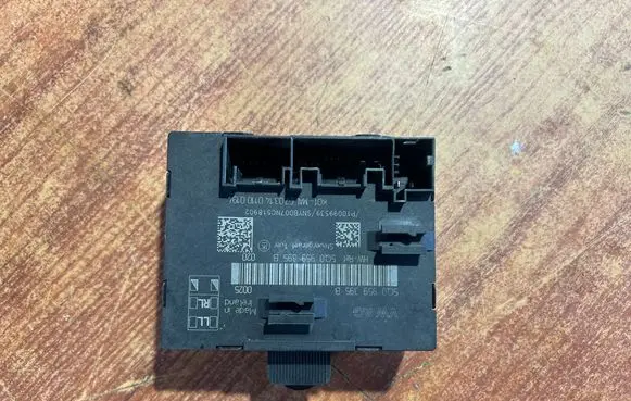 Audi A3 S3 8V Door control unit/module 5Q0959395B