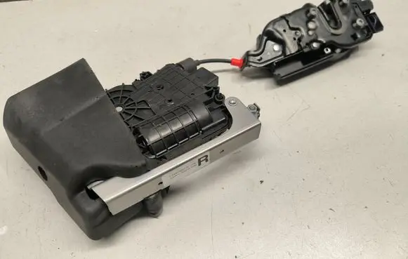 Mercedes-Benz Vito Viano W447 Sliding door lock A4477600110