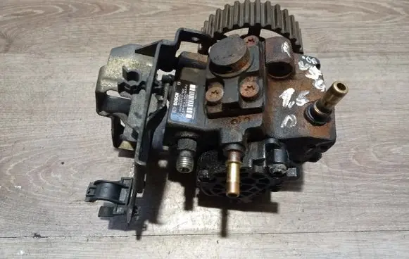 Volvo V50 Fuel injection high pressure pump 0445010102 9656300380