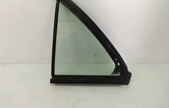Toyota Yaris Rear vent window glass 