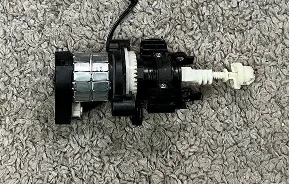 Mercedes-Benz E W212 Headlight level adjustment motor A2128202759KZ 17056600