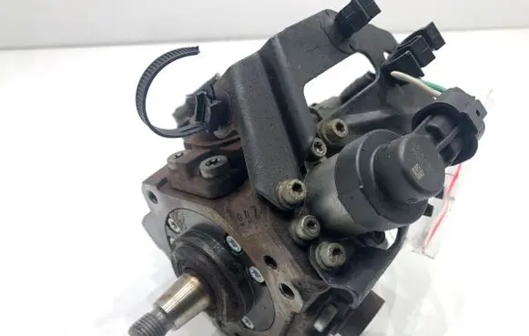 Peugeot 207 Fuel injection high pressure pump 