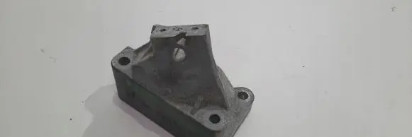Jeep Grand Cherokee Engine mounting bracket 68275988AA