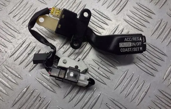 Mitsubishi Grandis Cruise control switch MR5379641576A