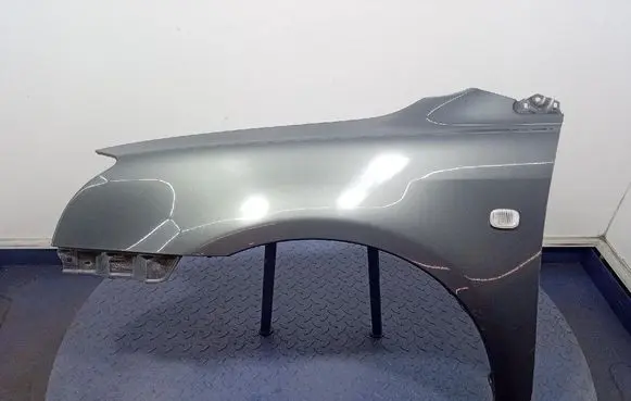 Toyota Avensis Verso Fender 