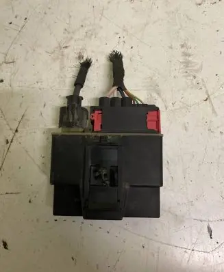 Peugeot 3008 I Glow plug pre-heat relay 9662570880 018010953