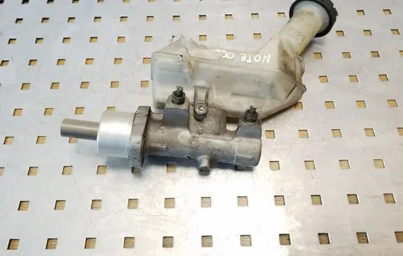 Nissan Note (E11) Master brake cylinder