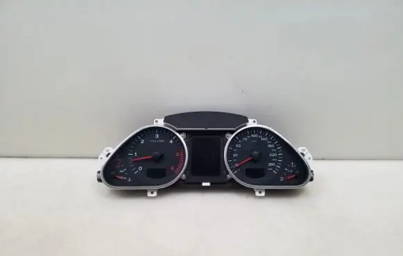 Audi Q7 4L Speedometer (instrument cluster) 4L0920931E